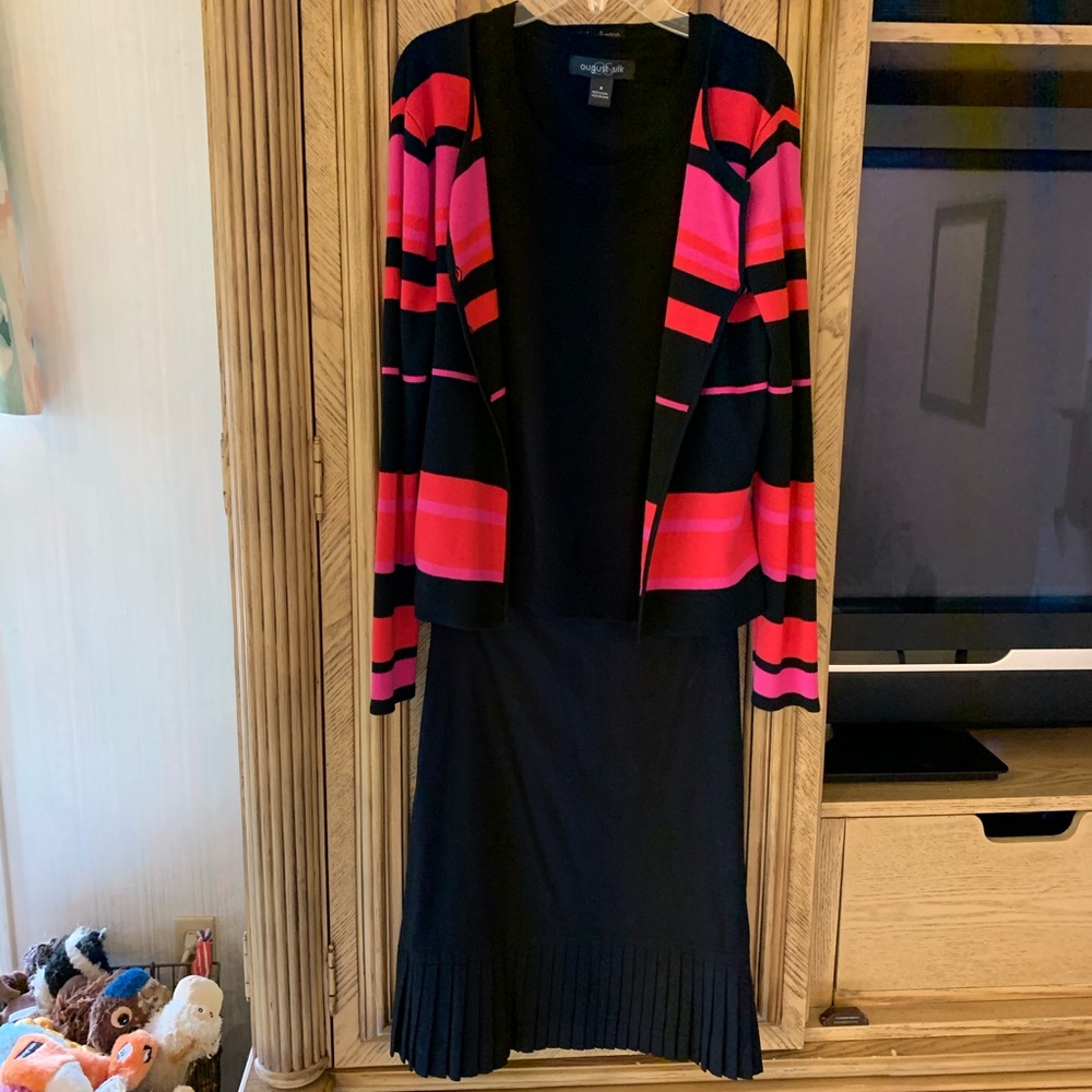 Beautiful Black pencil skirt with fun pleated hem